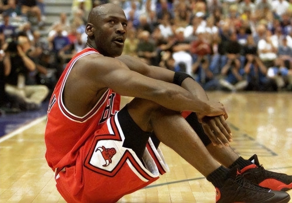 成龙现身澳网赛场,与一众网坛名将互动!网友直呼“传奇”.