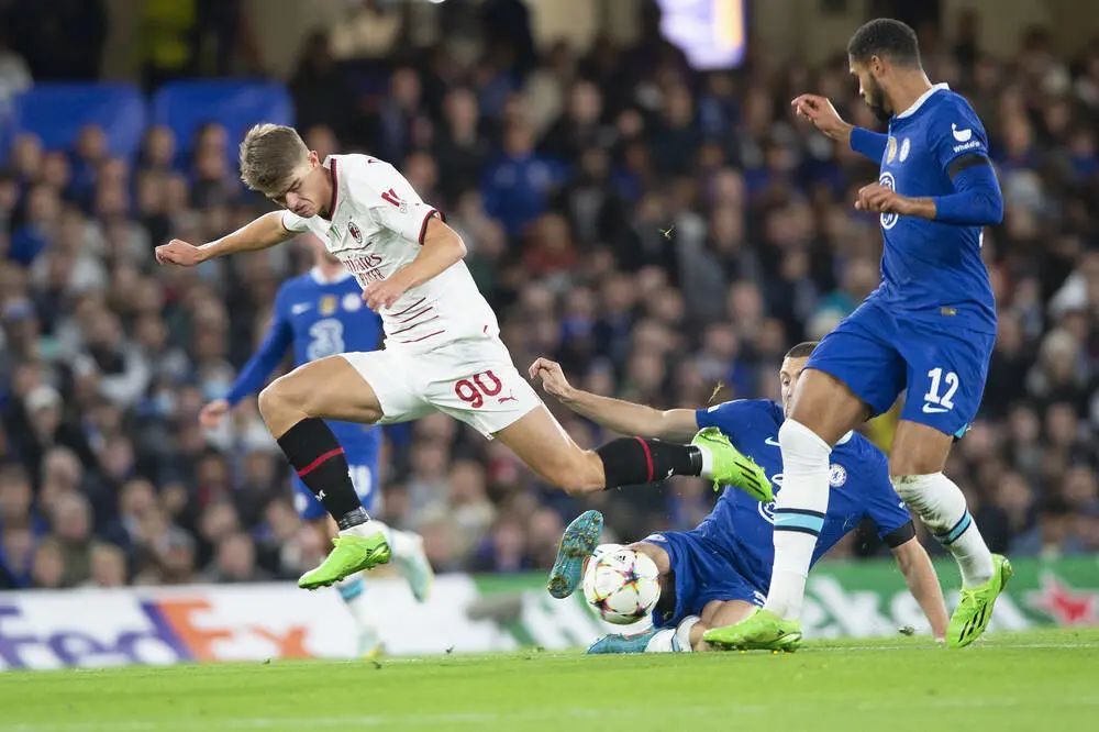 友谊第一比赛第二 叶品秀借对手泳衣参赛